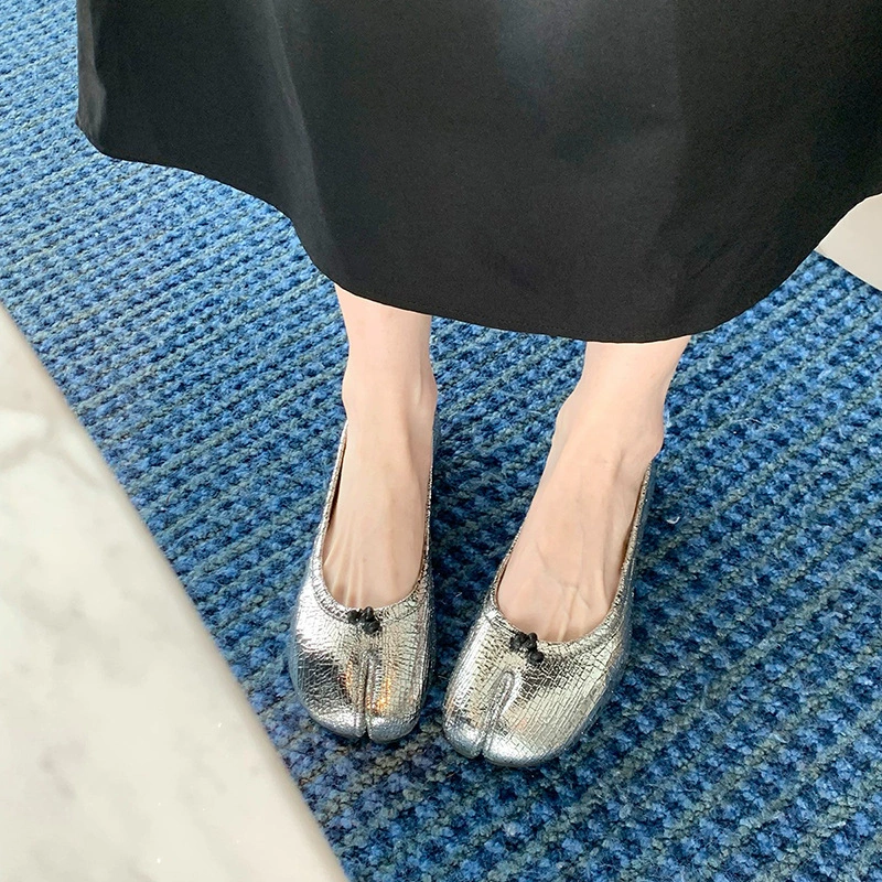 Grape Mom с 2023 весной и осенью Новые женские туфли со свиным носком с зеркальным разрезом Ленивые одношаговые туфли на плоской подошве с мелким ртом