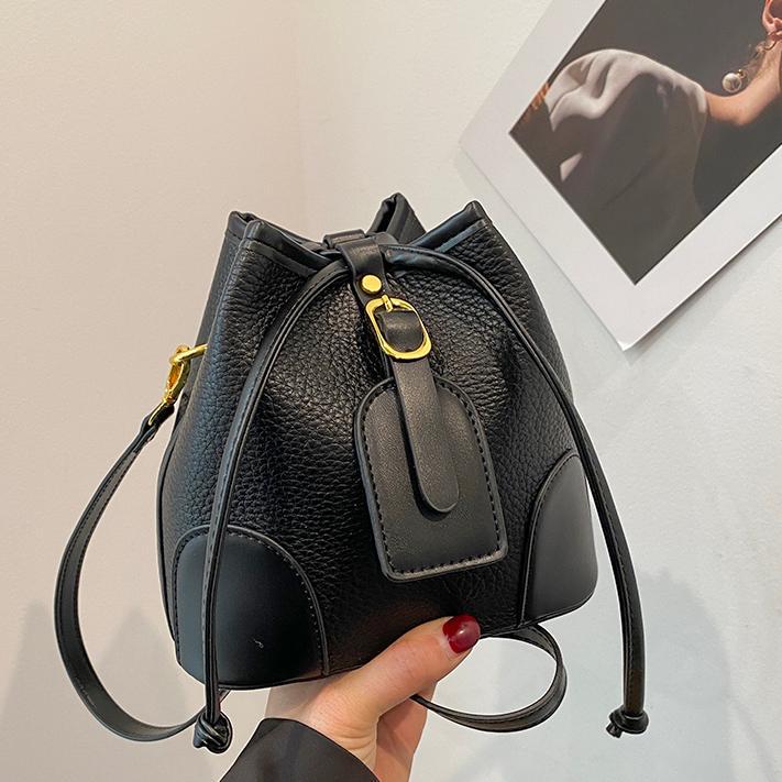 Bolsa de balde de explosión de comercio exterior para mujeres 2025, nuevo estilo universal bolso de hombro simple de alto impacto bolso de nicho de color