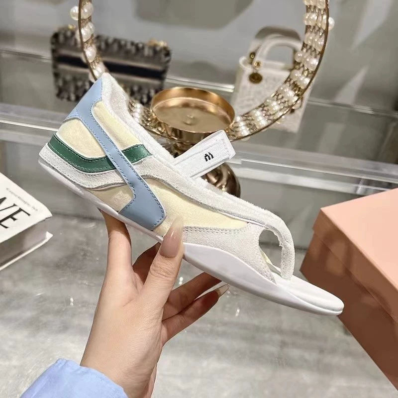 Стильная обувь для этюдов Европейская станция 2025 Весенний тренд дикие спортивные повседневные ботинки рыбные сандалии Мэри Джейн