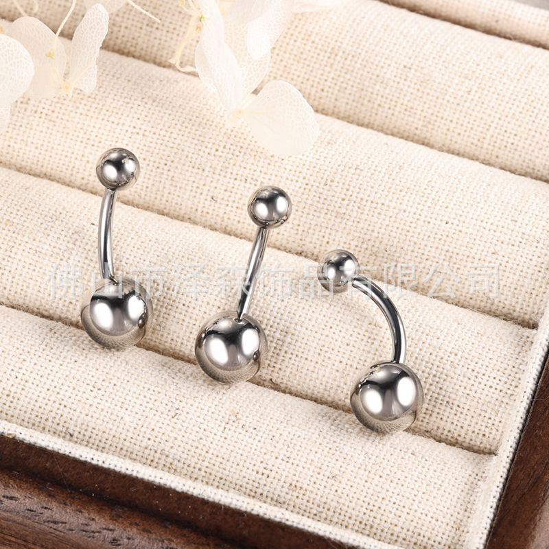16G labret stud size and finish detail