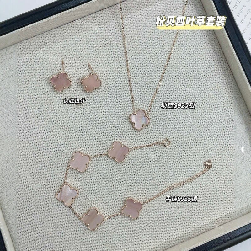 Pink Shell Four-Leaf Clover Three-Piece Set S925 Silver Necklace, Bracelet, and Earrings, Light Luxury Niche High-End Fashion Set Pink Shell Four-Leaf Clover Three-Piece Set S925 Silver Necklace, Bracelet, and Earrings, Light Luxury Niche High-End Fashion Set