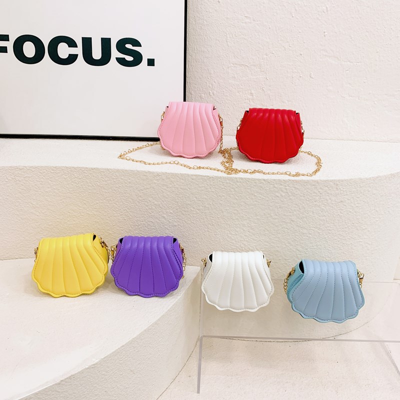 Hermosas bolsas de conchas para niños y niñas, mini bolsas de hombro de color sólido para niños 2025 nuevas bolsas de cadenas para niños