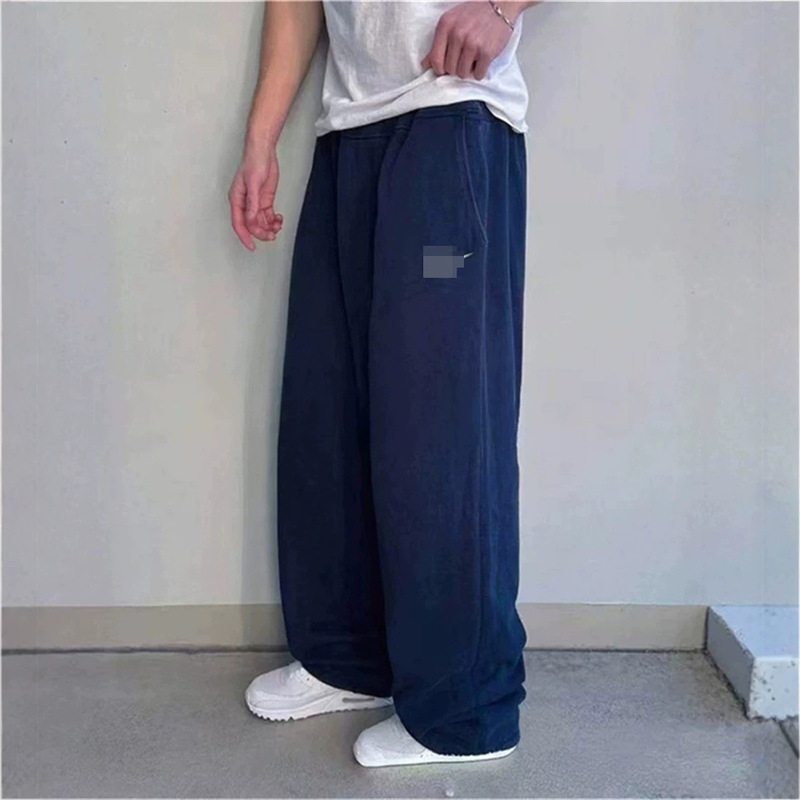 Couple's Wide-Leg Casual Sweatpants with Embroidered Hook, Soft and Skin-Friendly Warm Fabric, Simple Design, Height-Enhancing and Slimming Sweatpants Couple's Wide-Leg Casual Sweatpants with Embroidered Hook, Soft and Skin-Friendly Warm Fabric, Simple Design, Height-Enhancing and Slimming Sweatpants