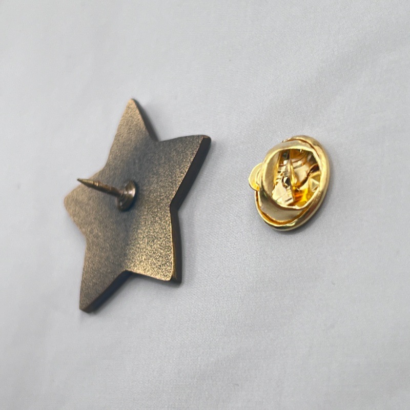 Vintage Red Pentagram Enamel Badge Cultural and Historical Brooch Collection Souvenir Backpack Collar Accessory Pendant