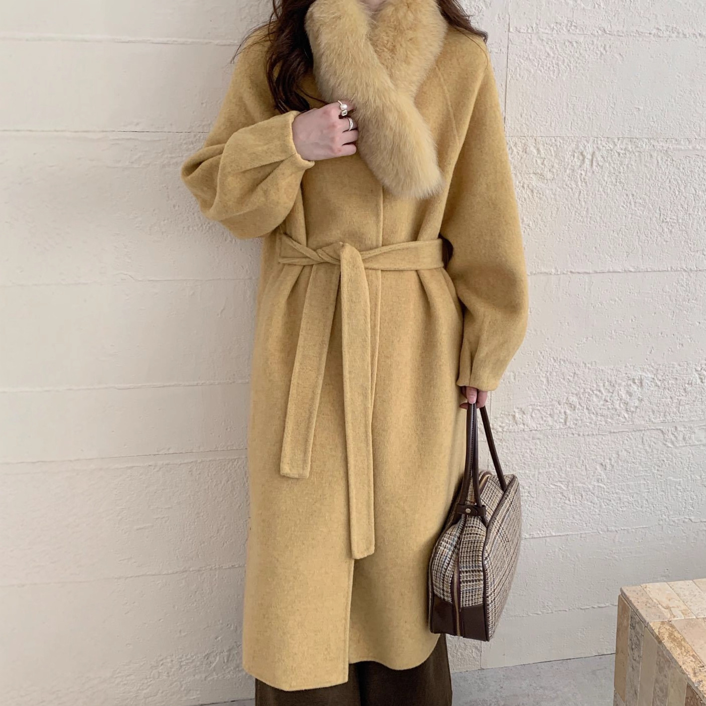 Autumn and Winter New Style Fox Fur Scarf with Cuffed Sleeves, Long Thick Lace-Up Double-Sided Wool Outwear for Women