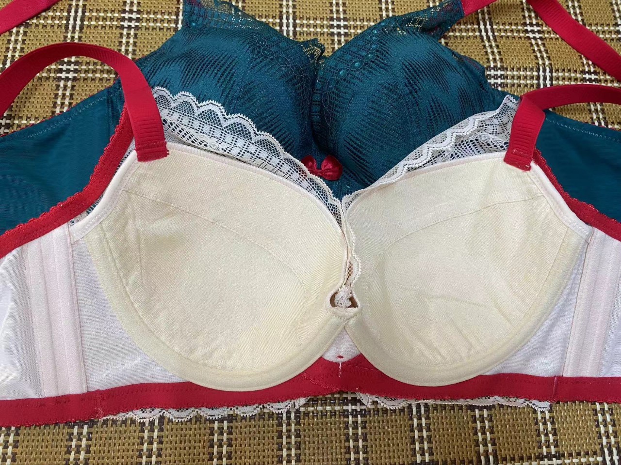 ropa interior delgada para mujeres sin anillo de acero 2024 nueva explosión se reúne para cerrar los senos colaterales mostrando un pequeño bra de pecho