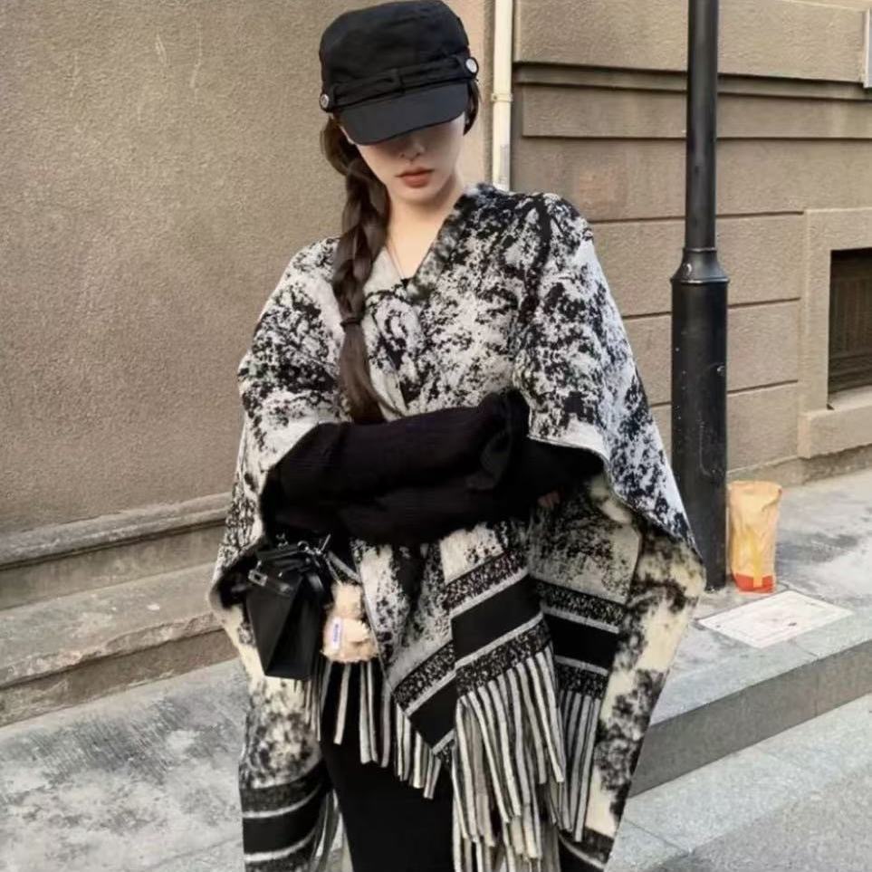 Shawl for Layering in Autumn and Winter, Thickened and Warm, with Ink Painting Design, Mid-Length, Zhao Liying Style, with Landscape Painting