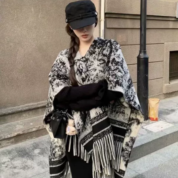 Shawl for Layering in Autumn and Winter, Thickened and Warm, with Ink Painting Design, Mid-Length, Zhao Liying Style, with Landscape Painting