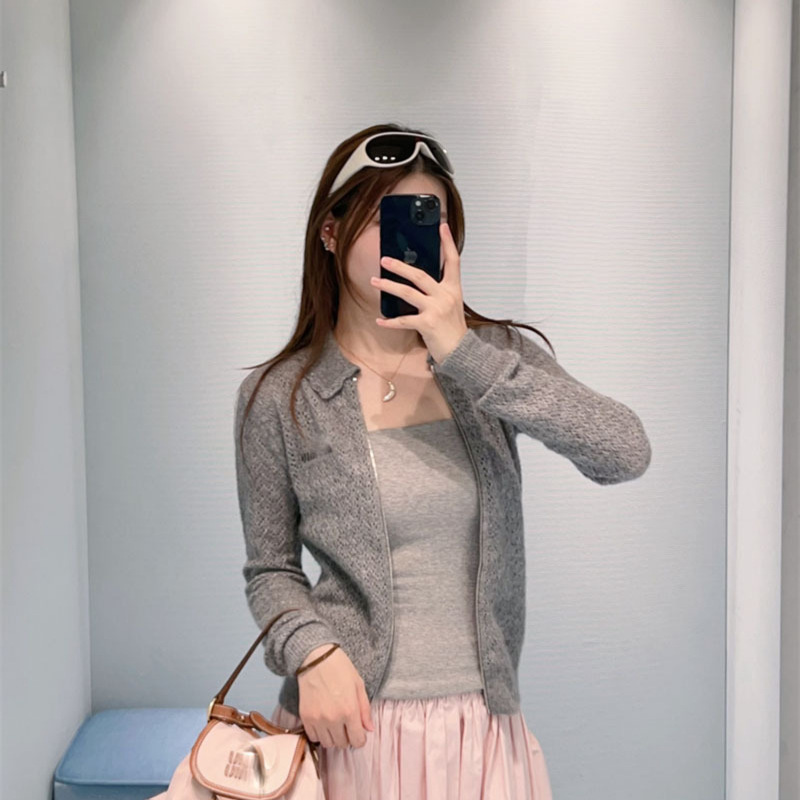 26 Early Autumn New Collection: Nanyou High-End Miu Minimalist Casual Versatile Comfortable Blended Knit Cardigan 26 Early Autumn New Collection: Nanyou High-End Miu Minimalist Casual Versatile Comfortable Blended Knit Cardigan