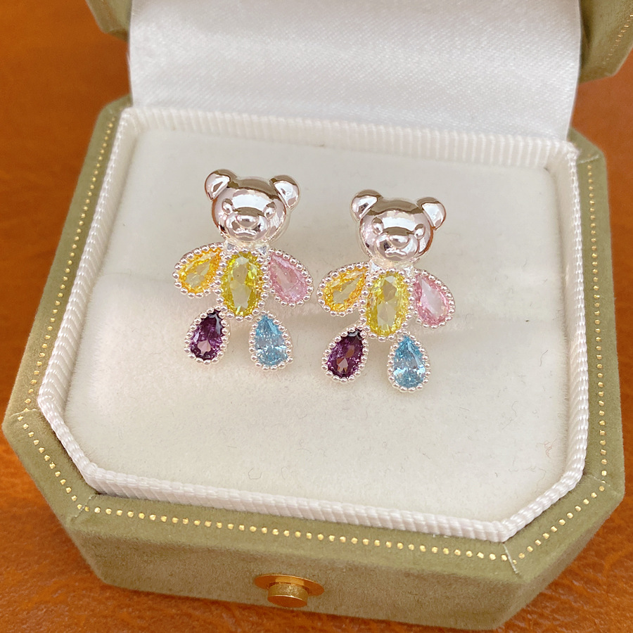 Agujas de plata Zircon osos colgante pernos delicados lindos aretes de lujo versátiles 2026 nuevos joyas de moda para los oídos image 7