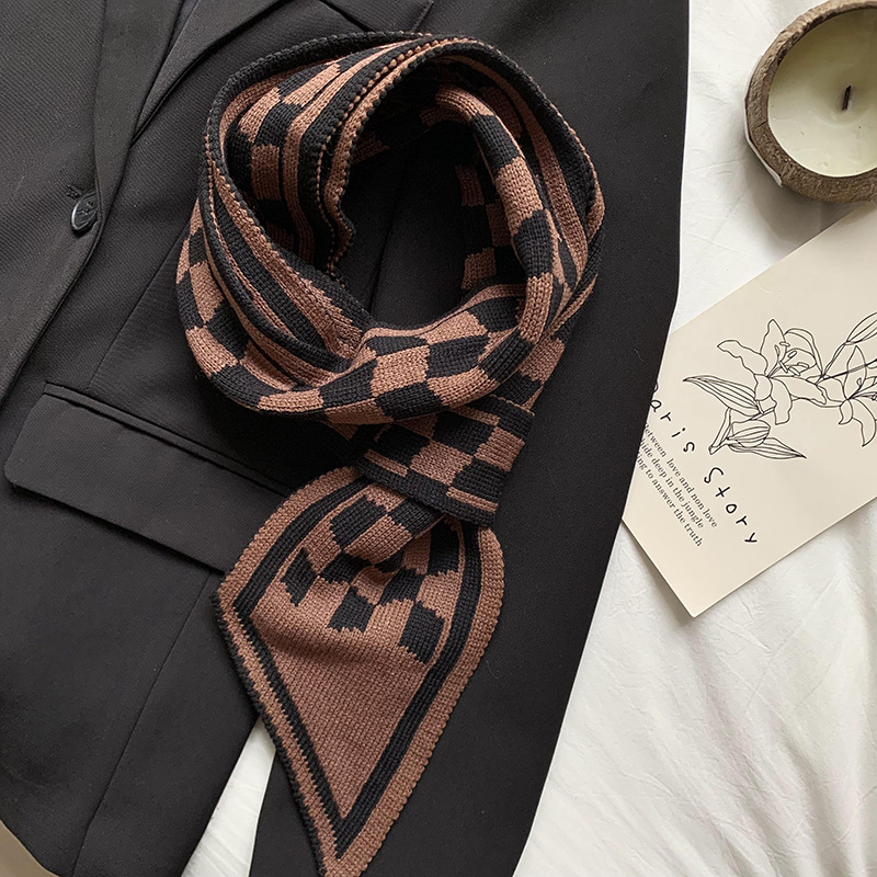 Bufandas de punto de alta sensación de nuevo estilo coreano otoño invierno versátil tablero de ajedrez perforación toallas de orejas perezosas cruzada guillera