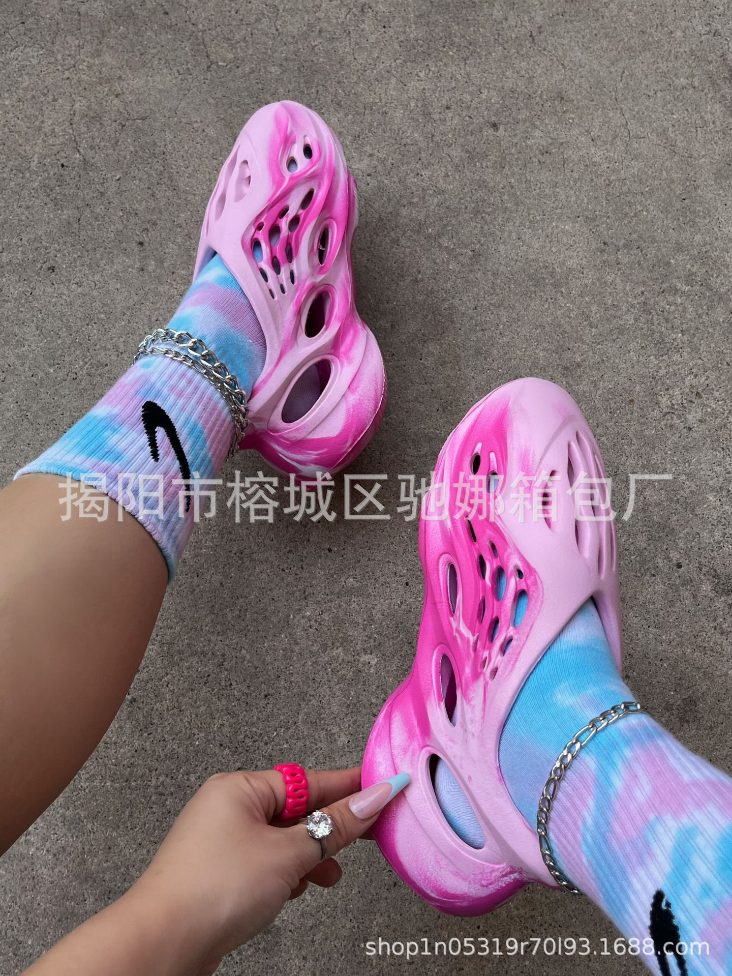 Zapatos de mujer de celebridades de internet de comercio exterior transfronterizo de estación independiente, zuecos para exteriores, zapatos de punta cerrada, sandalias de playa huecas, toboganes.