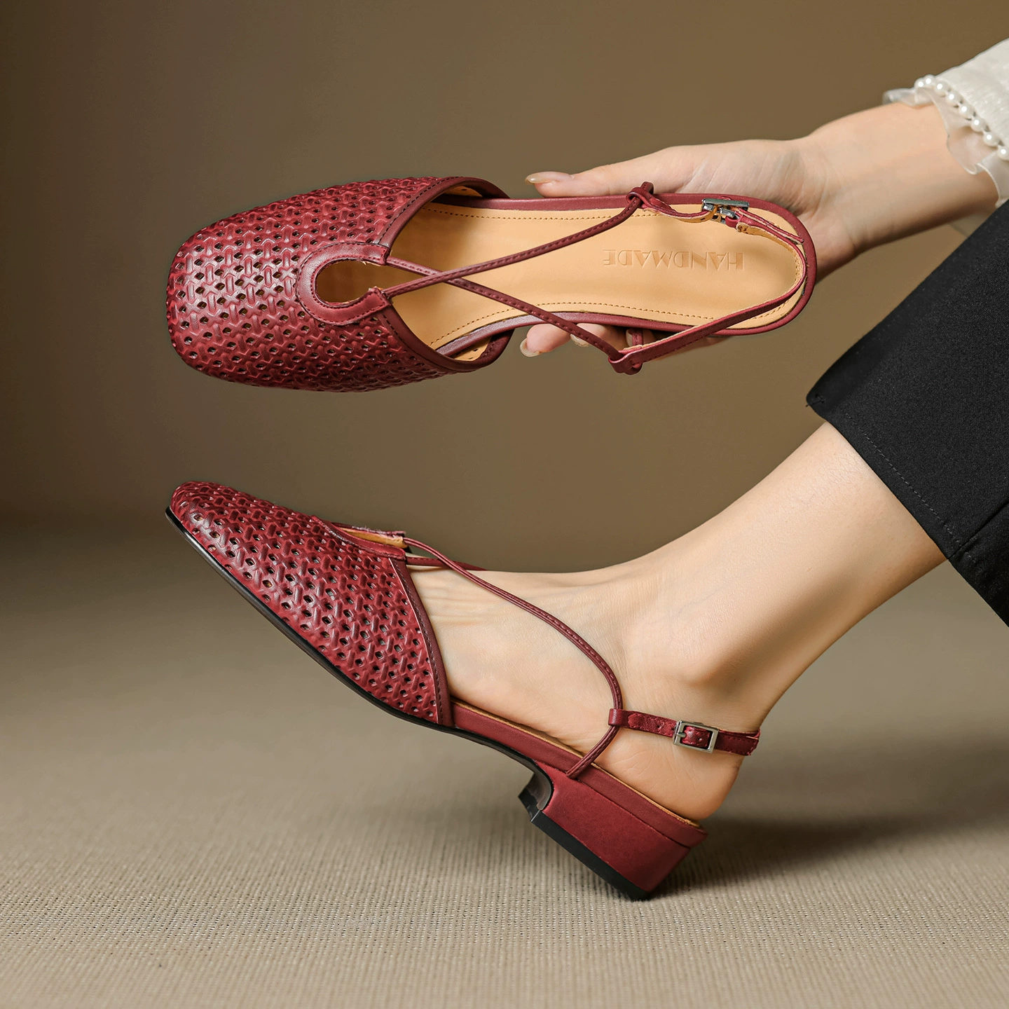 Kmeizu супер мягкие тканые сандалии с носком для женщин, летние сандалии с вырезом и перекрестной пряжкой, круглый носок, толстый каблук 3 см, сзади, с вырезом Мэри Джейн