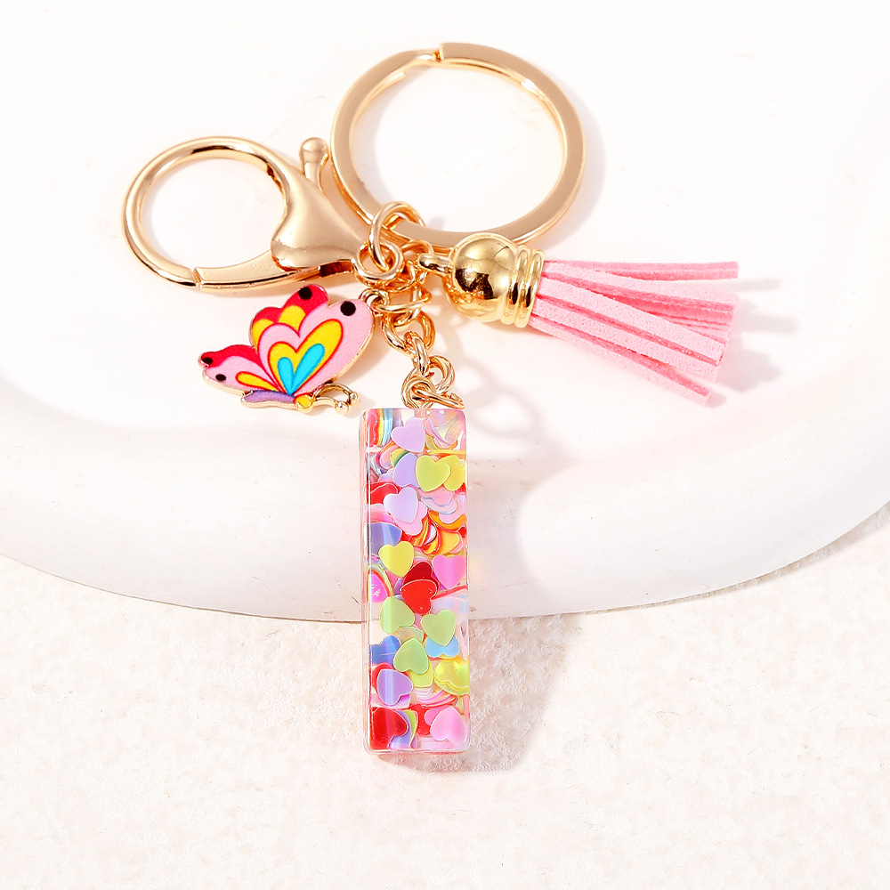 2024 puntos transfronterizos de resina de sequilla rosa 26 letras inglesas llavero colgante mariposa fringe accesorios