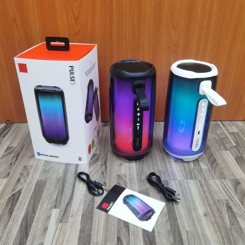 越境してよく売れている新型のpulse 5 bluetoothのスピーカーのサブウーファのデスクトップの脈動の5世代の音楽の全画面のまぶしいカラーランプ|undefined