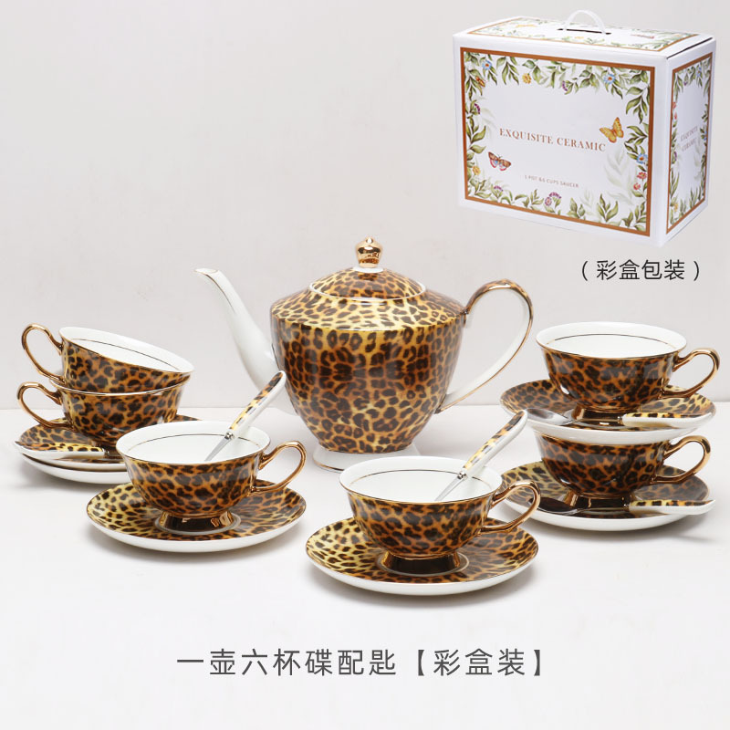 Leopardo de lujo ligero hueso de porcelana taza de café y plato conjunto de taza de té europea en línea exquisita taza de cerámica plato clásico alto valor nominal