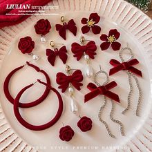 酒红色植绒玫瑰花耳钉女2025新款复古丝绒耳圈感流苏耳环耳饰