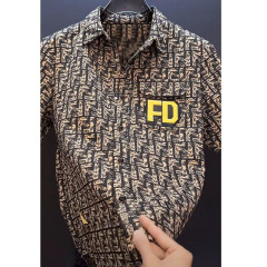 夏の衝突色の格子のボタンのファッションのブランドの男性のシャツの夏服の2025新型のファッションは半袖のカーディガンの起爆金になります。