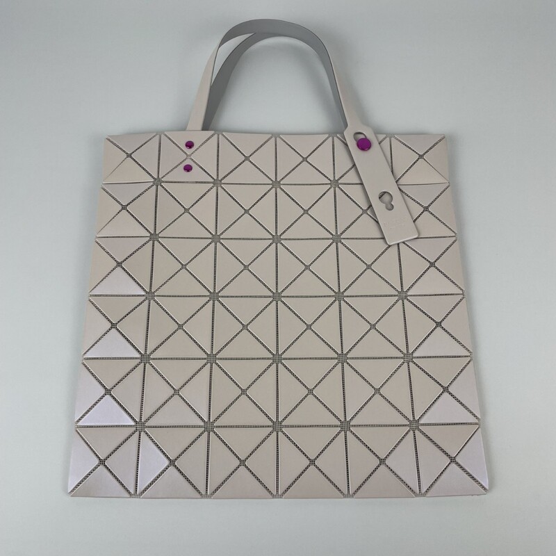 6*6 Grid Tote Bag, Issey Miyake Quilted Handbag, Single Shoulder Underarm Bag, Glossy Foldable Handbag, Off-White Exclusive 6*6 Grid Tote Bag, Issey Miyake Quilted Handbag, Single Shoulder Underarm Bag, Glossy Foldable Handbag, Off-White Exclusive