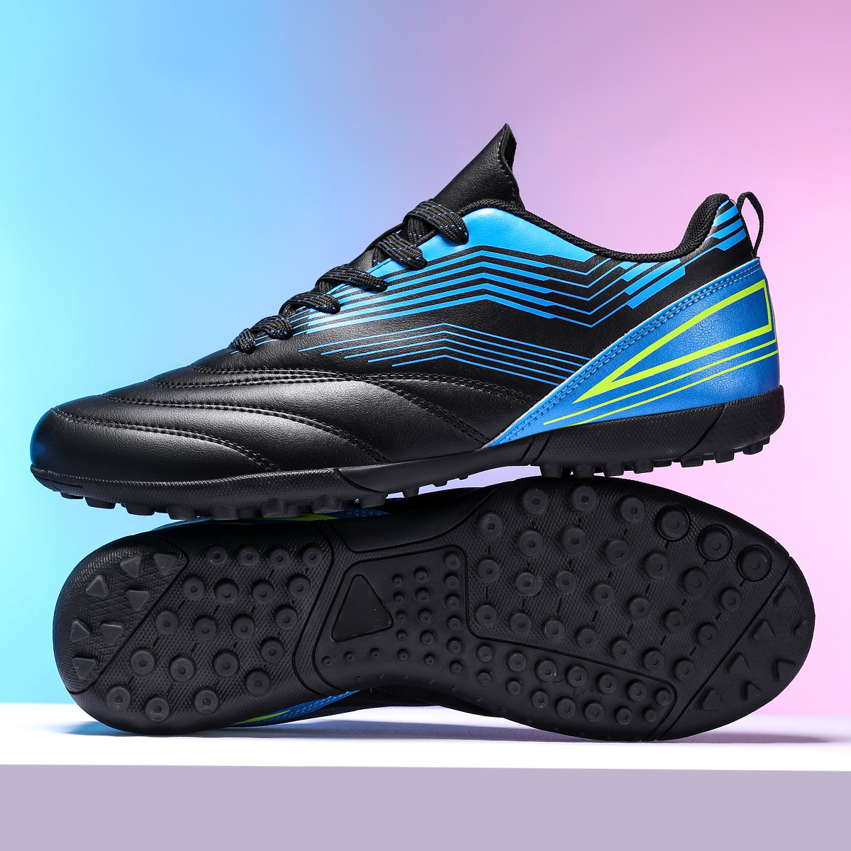 2025 nueva moda transfronteriza zapato de entrenamiento deportivo interior clavos bajos estudiantes fábrica de zapatos de fútbol juvenil