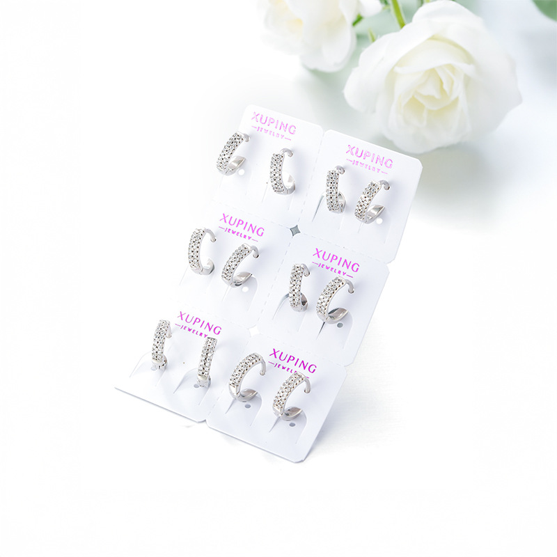 Xuping Europa y los Estados Unidos transfronterizos incrustados doble filas de aleación de cobre de piedra preciosa artificial chapado en aretes de orejas blancos pernos de orejas temperamento orejas personalizados