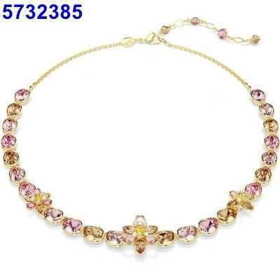 Collar de flores multicolores