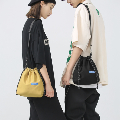 布袋包新款女士单肩斜跨包ins潮流抽绳包男女水桶包情侣小包