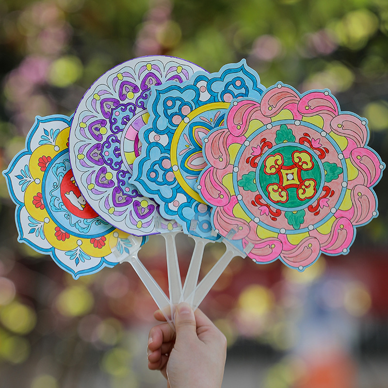 Dunhuang Algae Well Wind Fan de graffiti hecho a mano Jardín de infantes para niños Fan DIY Fan creativo de estilo chino Fan pintado a mano