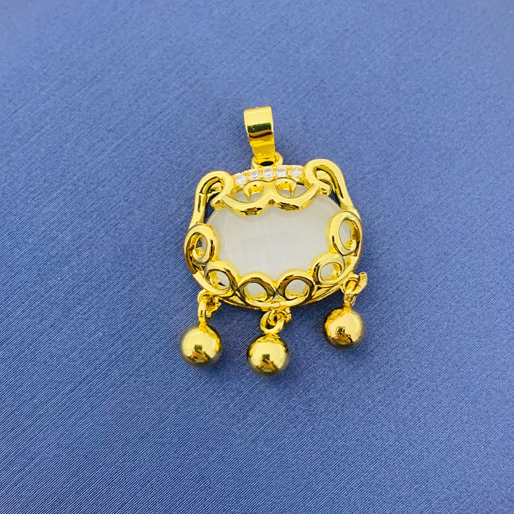 百種類のペンダントは心のままにファッションの経典を配合します。カップルの美しいペンダントは親友のアクセサリーを送ります。