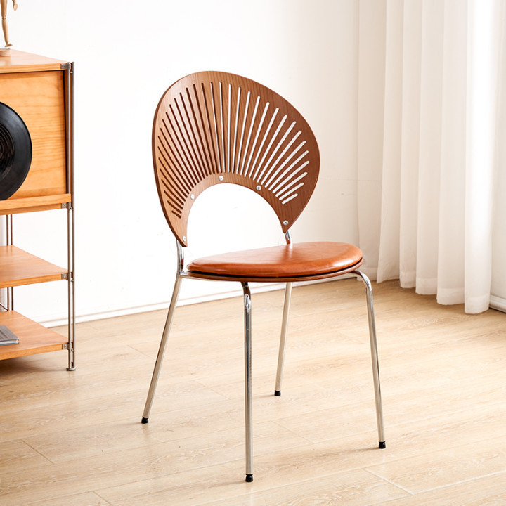 Silla de concha madera de cerezo pierna de plata + cojín marrón brillante