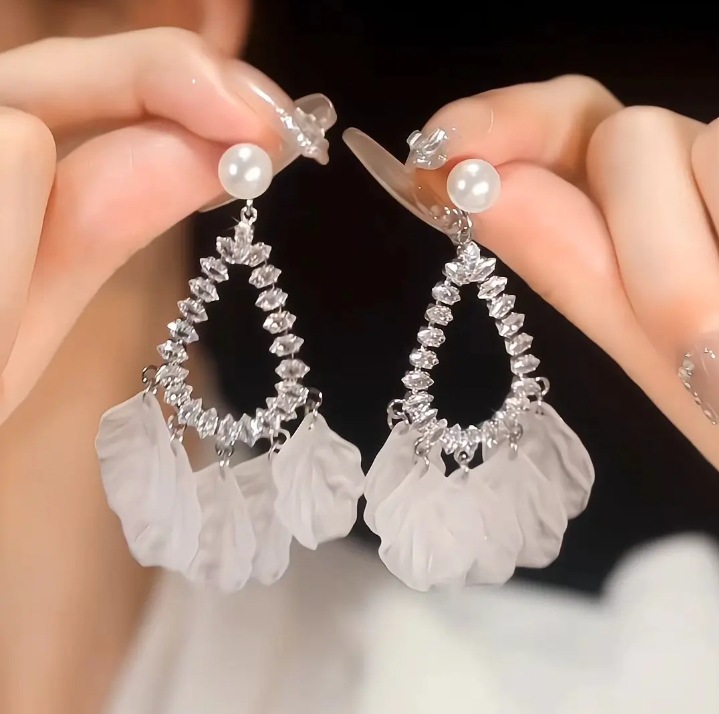 Acrylic fashionable earrings with zircon drop-shaped with tassels