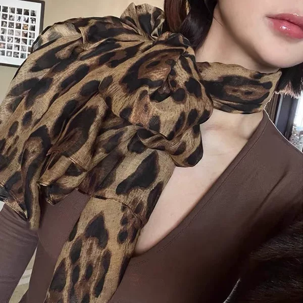 A variety of wearing methods retro Celi * e style square with the same design sexy leopard print scarf scarf shawl