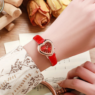 Watch Women's Fashion Simple Temperament Retro Heart-shaped Quartz Watch Small Student Women's Watch Fashion Watch