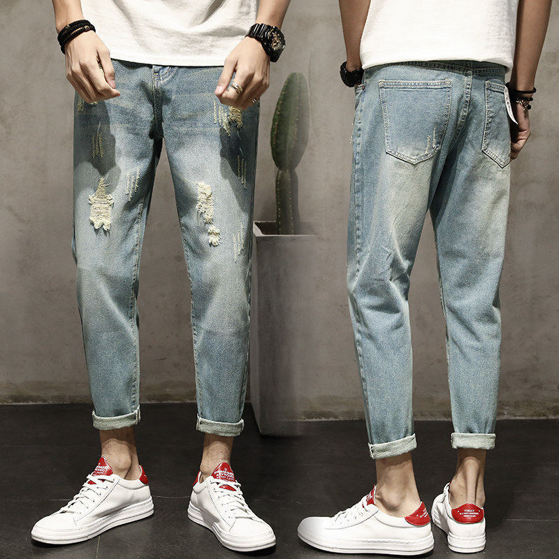 Cropped Ripped Jeans Detail
