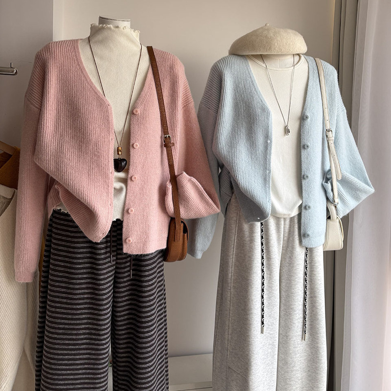 [Comparison] 2026 Autumn/Winter New Korean Style V-Neck Knitted Cardigan for Women, Sweet and Soft Loose Sweater Coat 7727