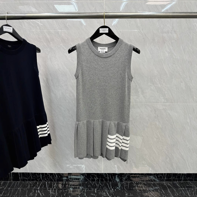 Factory Direct TB25 New Women Zhao Lusi Same Style Lower Side Four Bar Round Neck Sleeveless Pleated dress