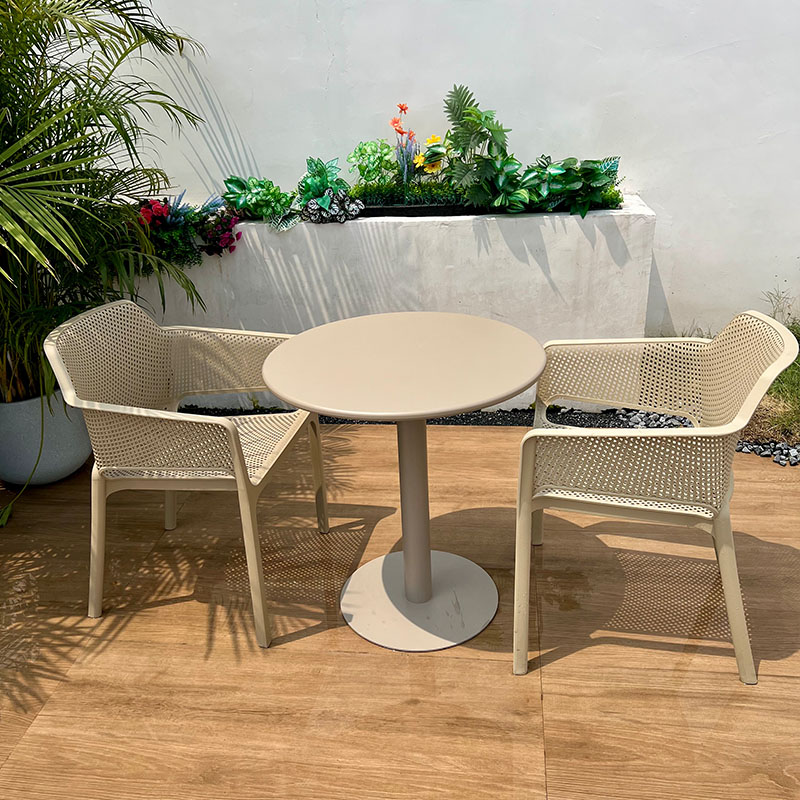 Mesa y silla de patio al aire libre combinación de balcón al aire libre zona de ocio jardín tienda de té de leche de plástico exterior impermeable y protector solar