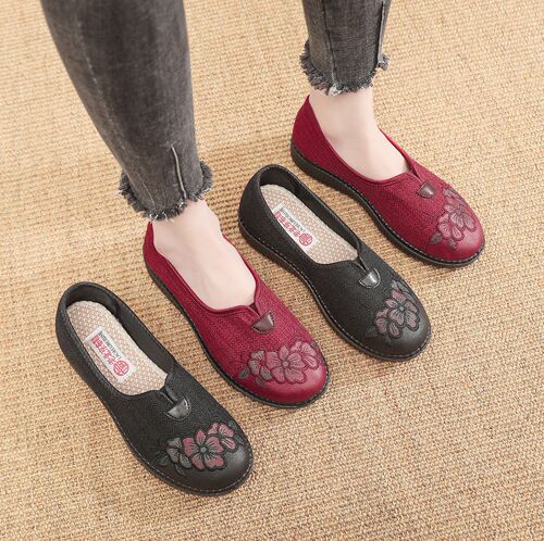 24 spring new old Beijing cloth shoes for women, non-slip soft soles, comfortable one-step shoes for middle-aged and elderly mothers