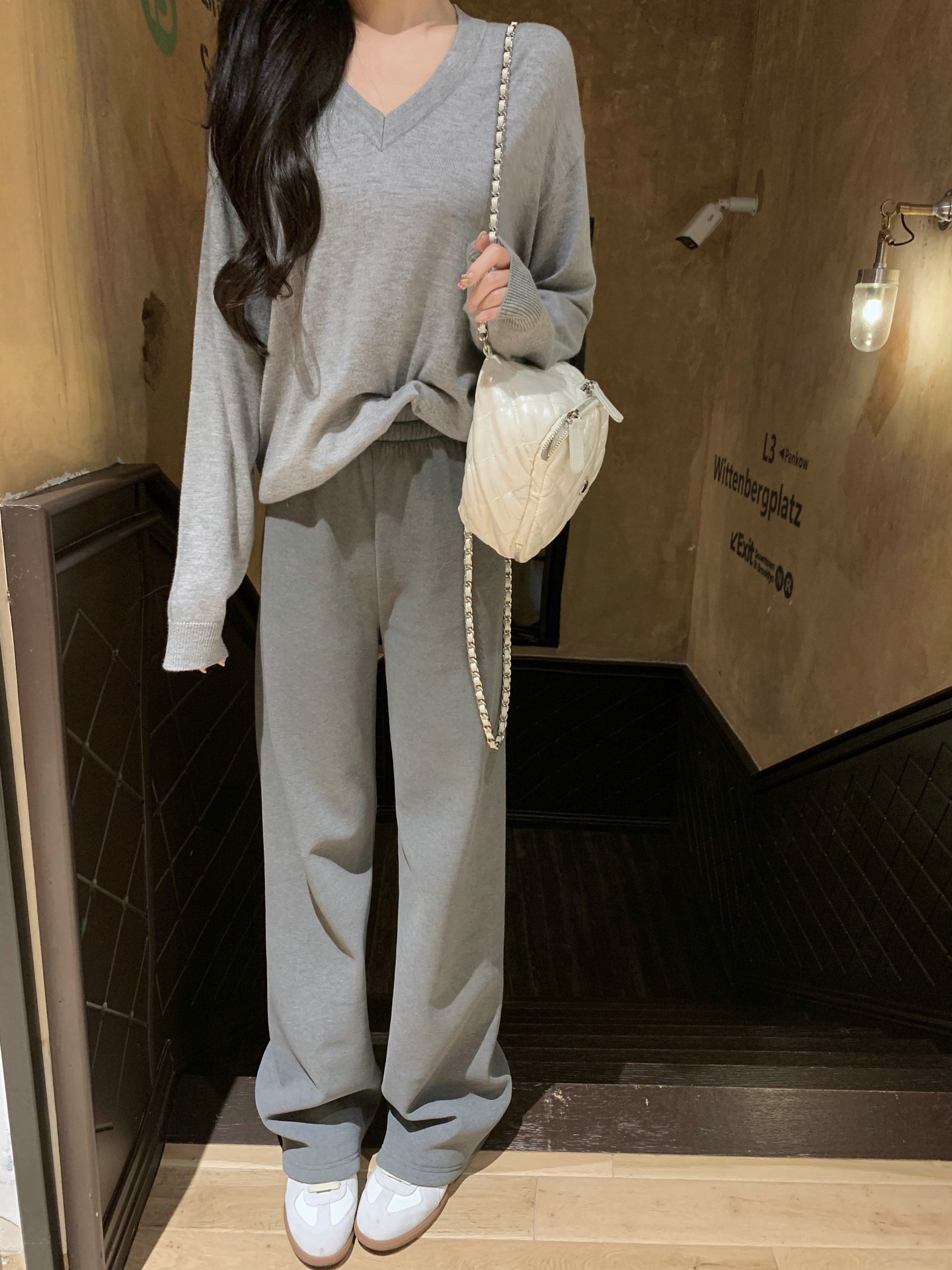 Viejos salvajes de piernas frías ~ 24 otoño y invierno nuevos pantalones de piernas sueltos y delgados, cintura elástica y pantalones casuales de lana
