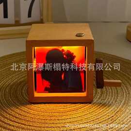 跨境独立站爆款照片机械手摇相册发光创意礼品一件定制情人节礼物