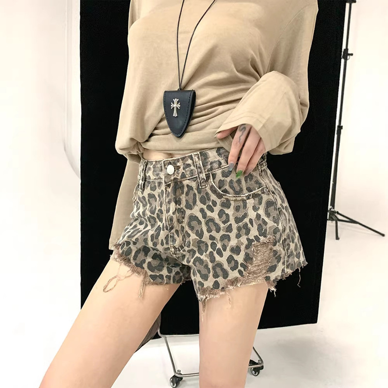 American Retro Leopard Print Denim Shorts for Women, Low-Waisted, Slimming, Frayed, Ripped Hot Pants, A-Line Wide-Leg Pants
