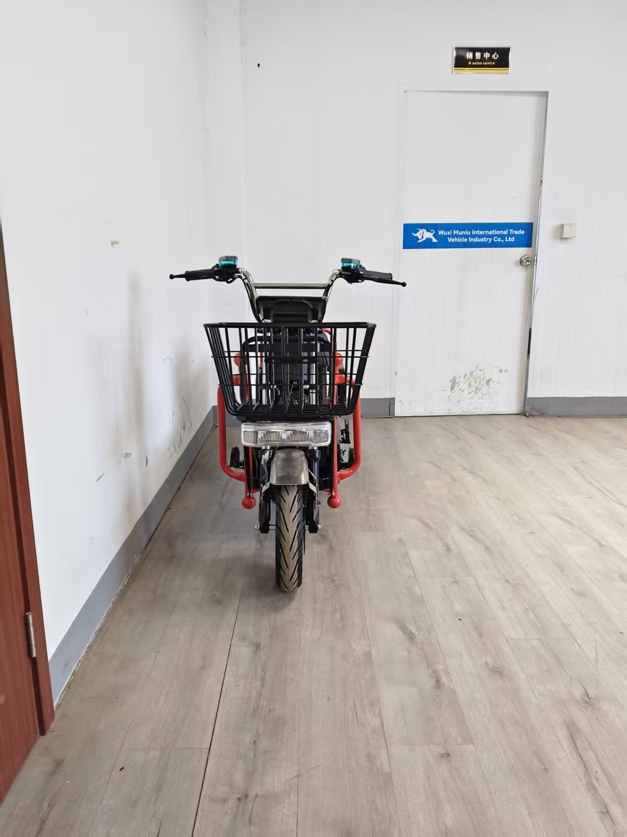 Export Heavy-Duty Electric Motorcycle, Two-Wheeled Electric Vehicle for Cargo Hauling and Delivery, Long-Range Tinplate Vehicle, Manufacturer Wholesale