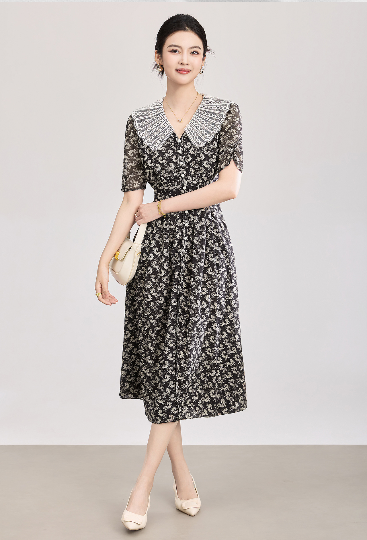 Đầm maxi nữ thắt eo in họa tiết ngựa cổ ve phối màu — màu đen chi tiết 2