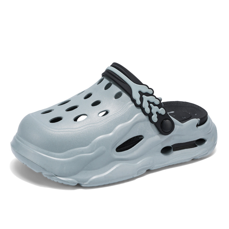 Nuevos zapatos con agujeros para hombres, suela gruesa antideslizante, zapatillas Baotou, sandalias de playa de moda de verano para hombres