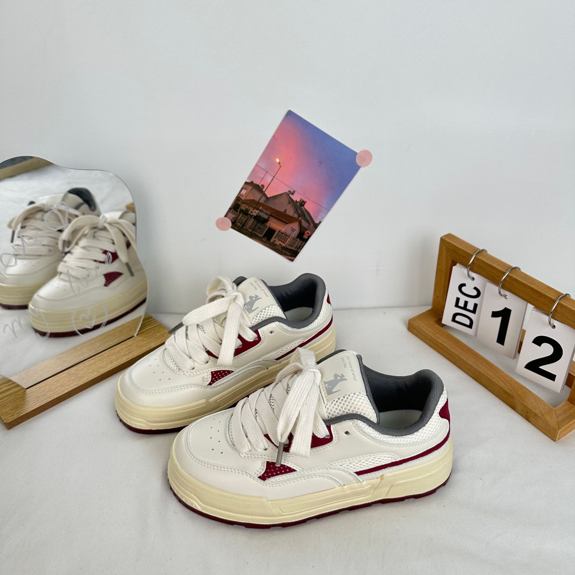 Yuanbo versátil retro zapatos de cabeza redonda para mujeres 2024 otoño estilo de nicho de diseño de zapatos de skate blanco