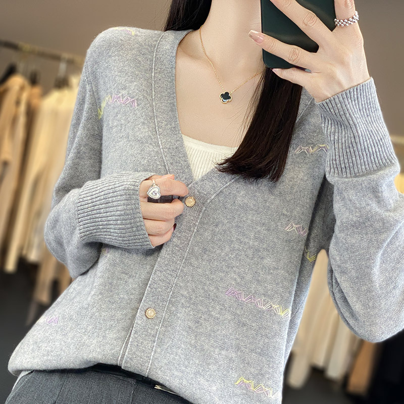 Autumn And Winter Fashion Beaded Wool Knitted Cardigan Female Temperament V-neck Small Fragrance Style Knitted Sweater Jacket Female