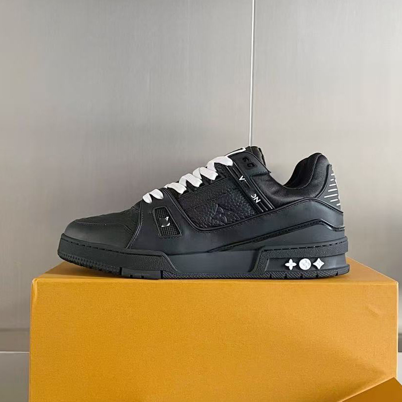 Zapatos de moda europeos Guangzhou de alta versión驴 entrenador zapatos deportivos ociosos de cuero universal para hombres y mujeres
