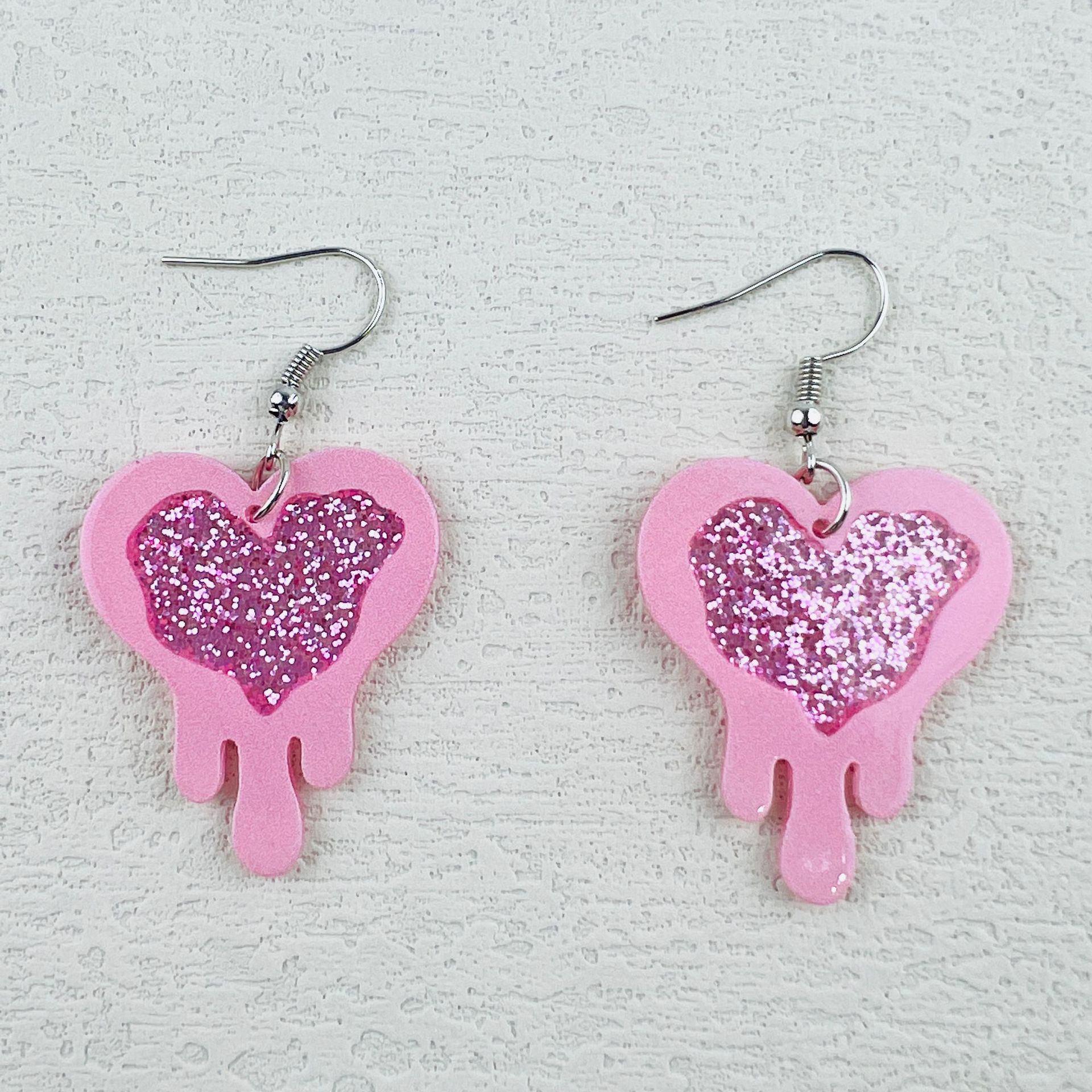 1 Pair Retro Heart Shape Printing Arylic Drop Earrings display picture 1