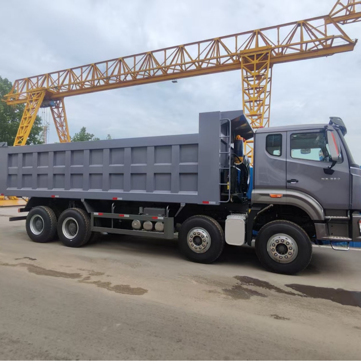 Used Delong Dump Trucks Exported to Africa, Eight-Wheel Transport Dump Trucks, Used Cargo Trucks, Engineering Vehicles