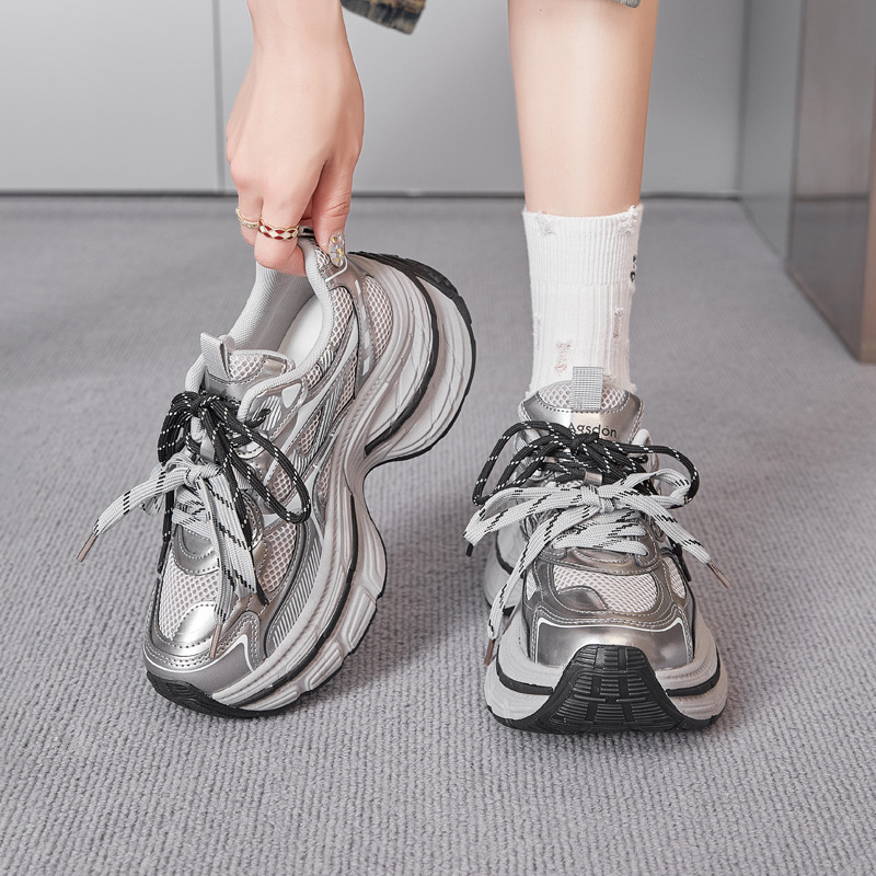 Zapatos de zapato para padres y mujeres 2026 nuevos zapatos deportivos de primavera retro gris plateado zapatos de carrera casuales